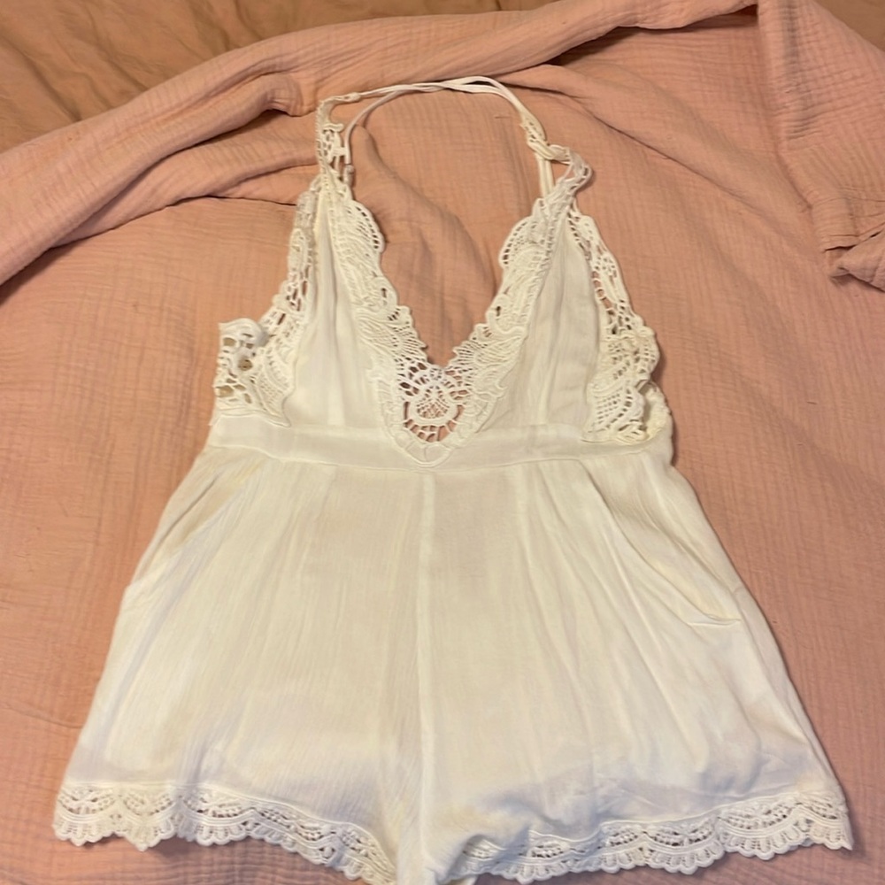 White romper with lace detail size 6 (fits like a small)
